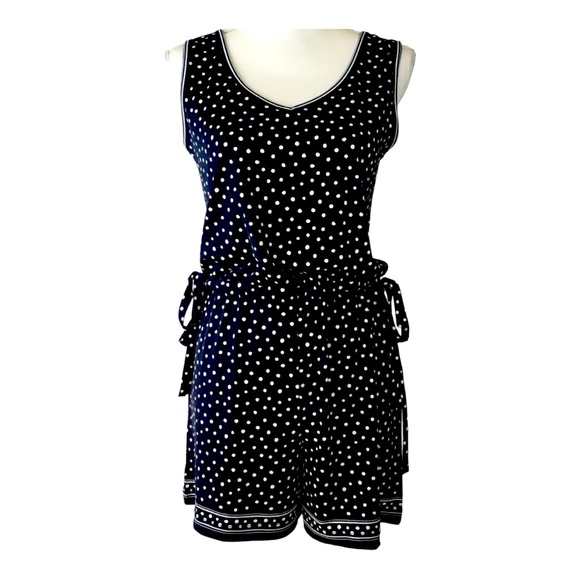 Max Studio Women's Romper Shorts Sleeveless Tie Waist EUC Navy Polka Dot Sz Med - Picture 2 of 4